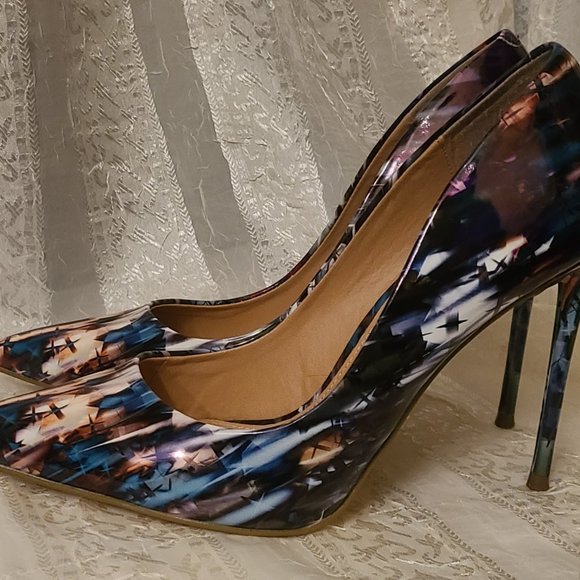 Steven Madden Shoes - Art Deco Steve Madden painted multi colored pump 4 inch heel